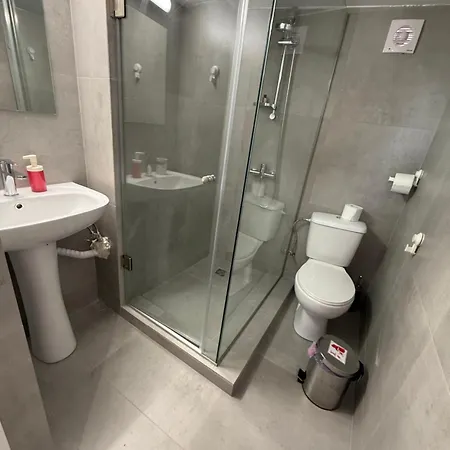 Red Cabin-larnaca Centrum Apartment *